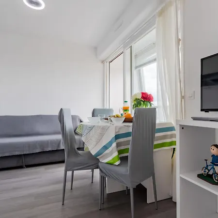 Les Marinas By Interhome