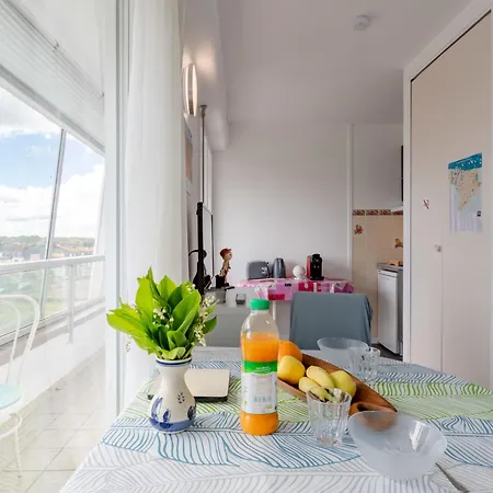 Apartment Les Marinas By Interhome Courseulles-sur-Mer